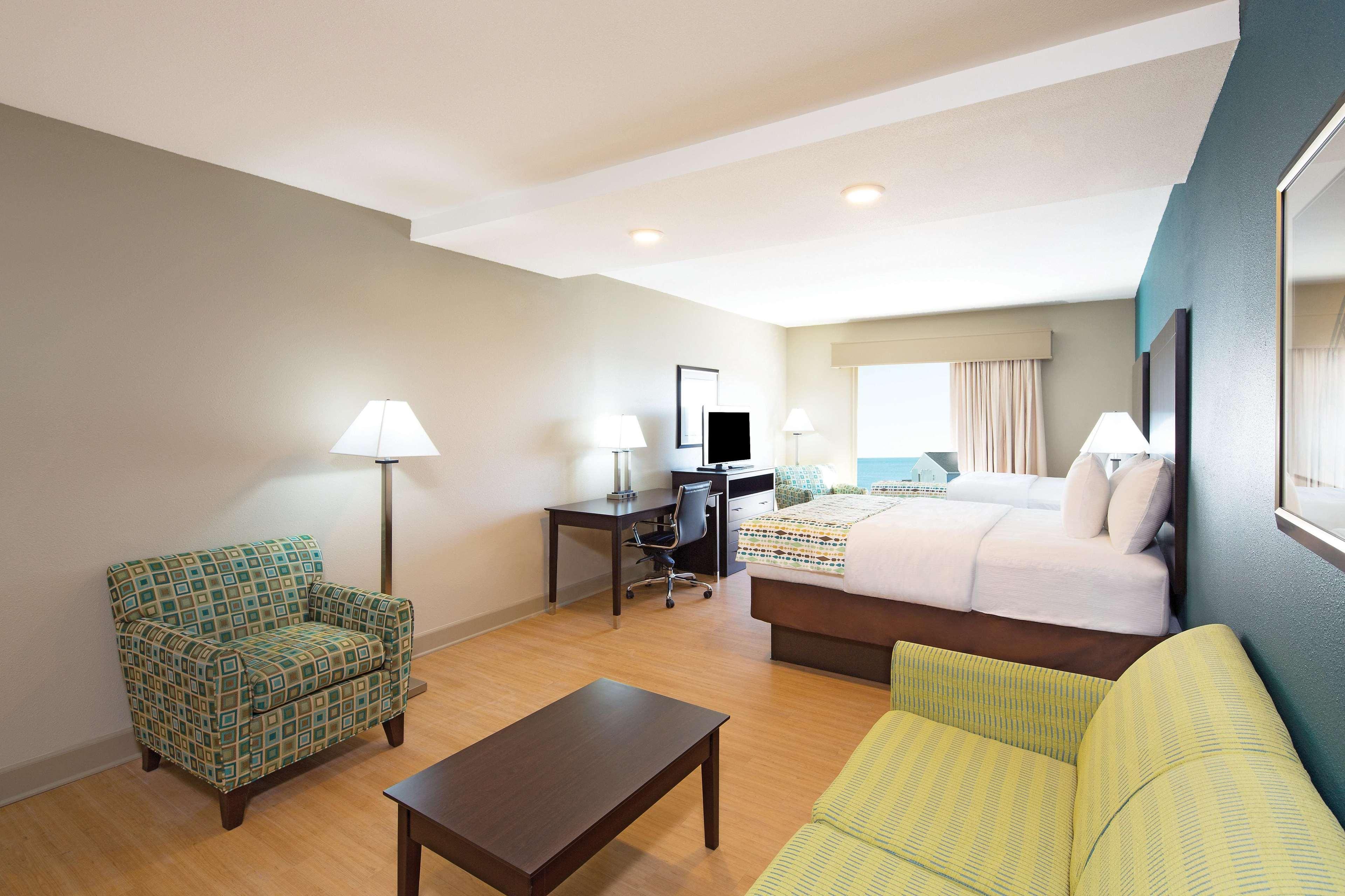 Efficiency, Deluxe, 2 Queen Beds, with View