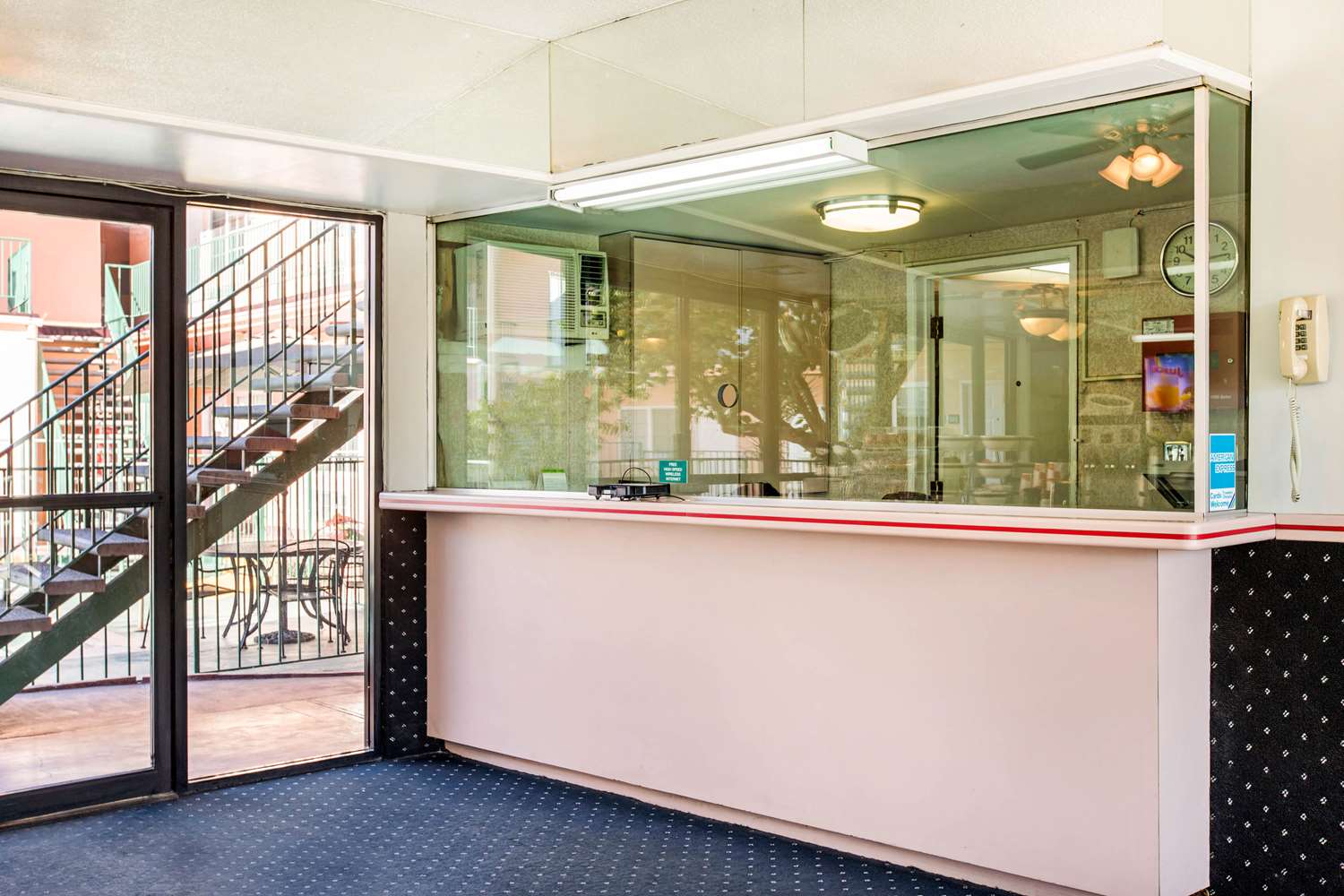 Rodeway Inn near Melrose Ave 2/13