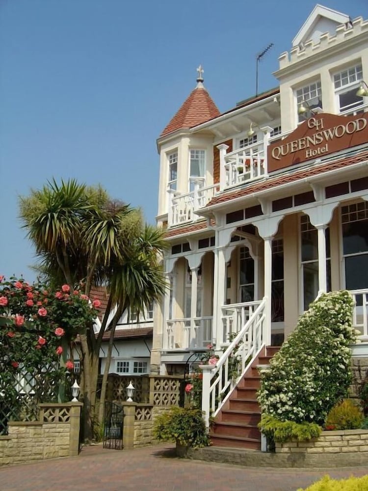 Queenswood Hotel 3/45
