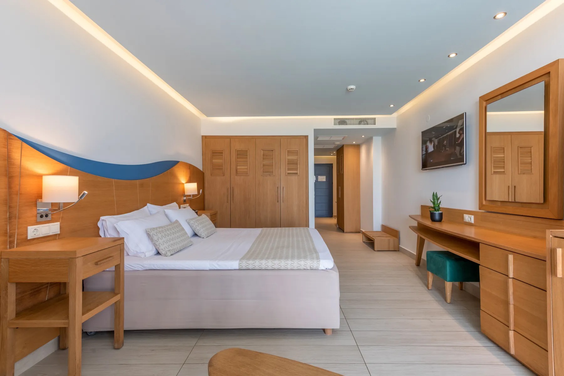 Suite Sharing Pool with Sea View (2,3)
