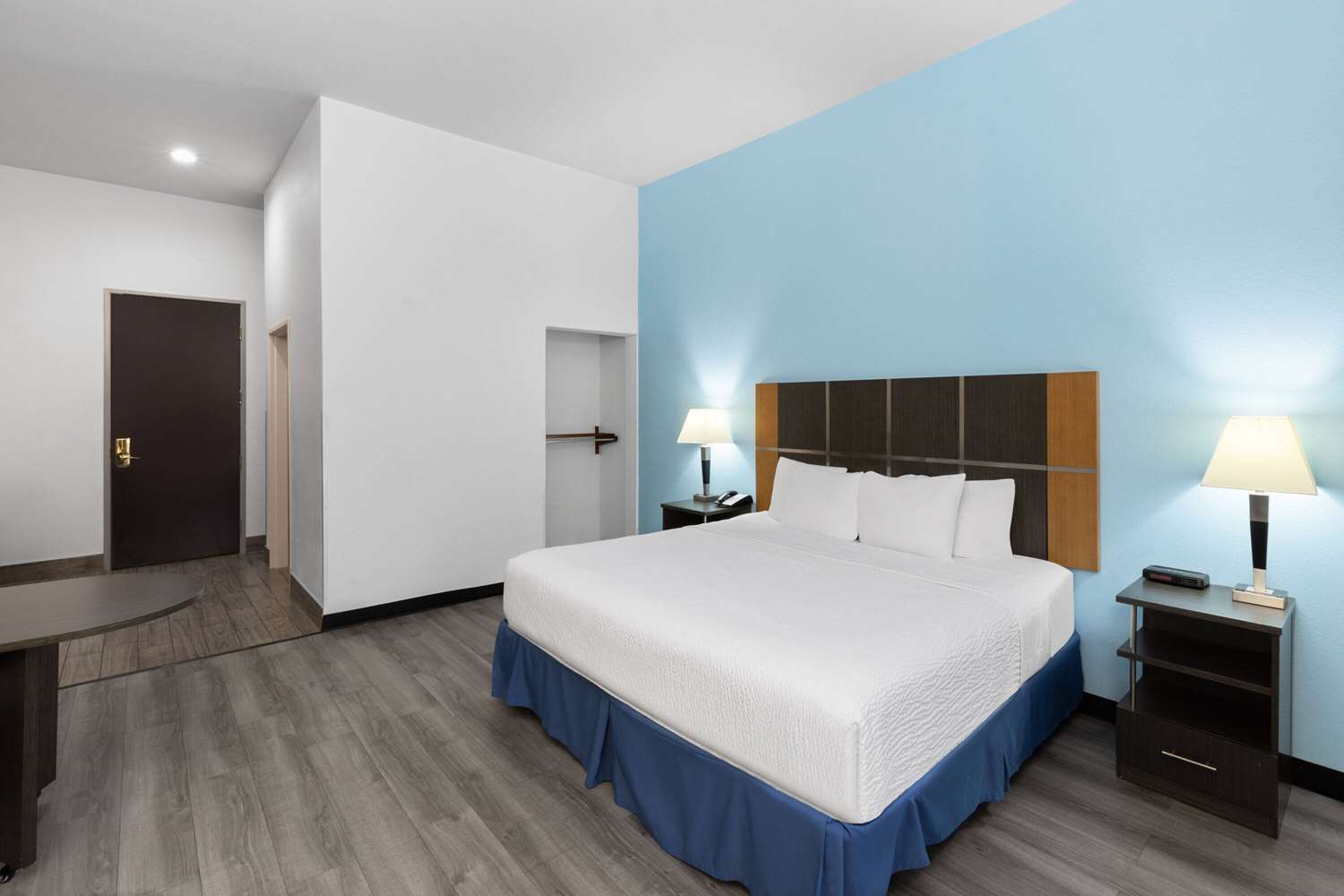 Days Inn & Suites by Wyndham Lubbock Medical Center 16/54