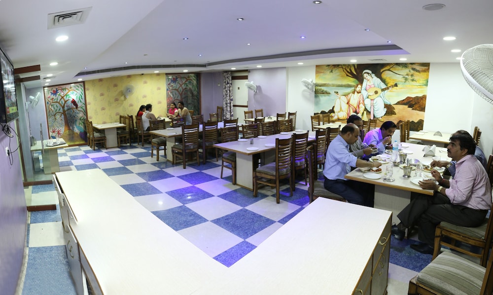 Hotel Raj Mandir 35/44