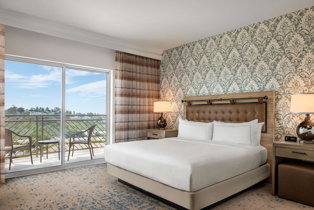Premium, Suite, King and Twin Beds, Balcony or Patio