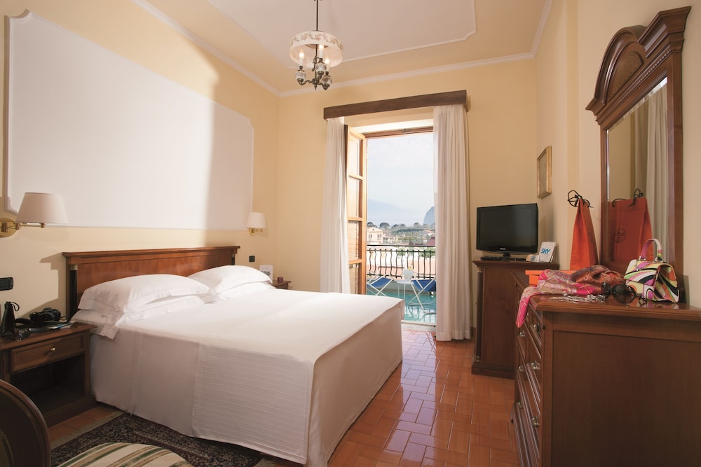 Majestic Palace Sorrento, Curio Collection by Hilton 21/56