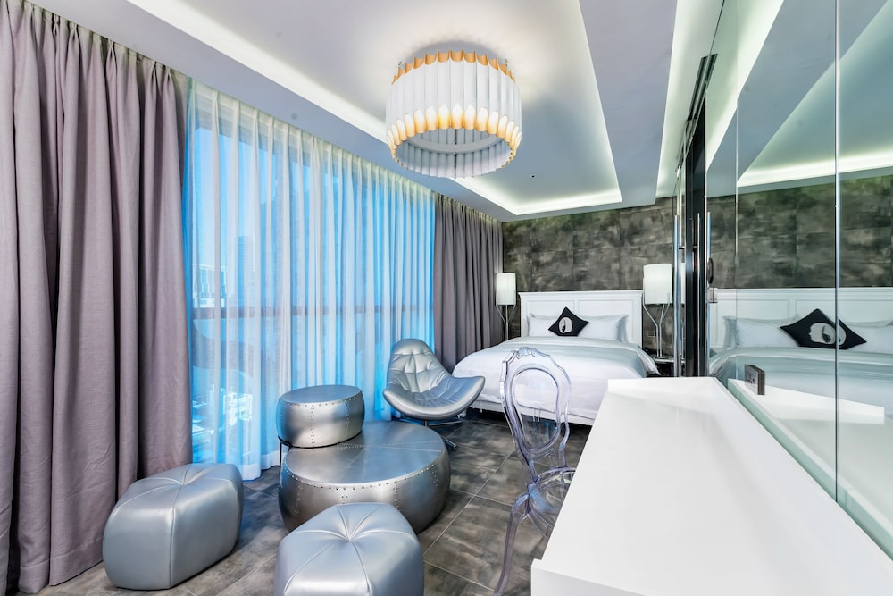 HOTEL THE DESIGNERS DDP 53/53