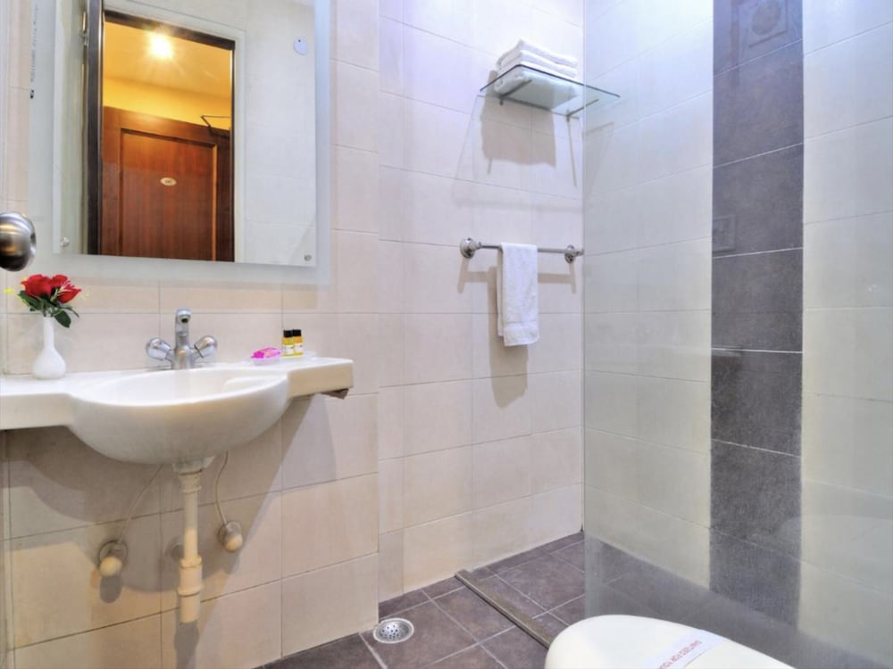 Aster Inn Hotel 34/37