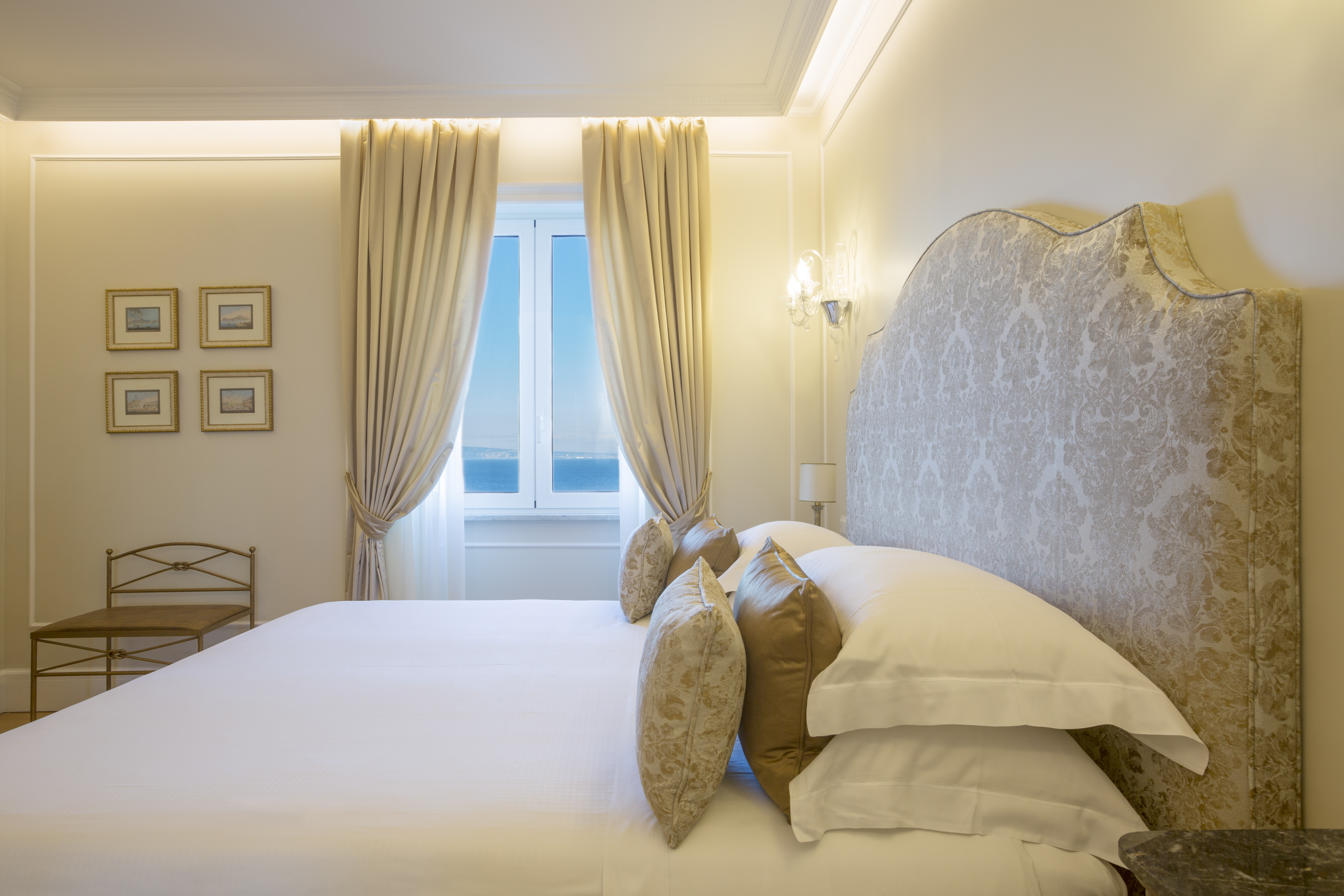 Superior, Suite, Double Bed, Lateral Side Sea View