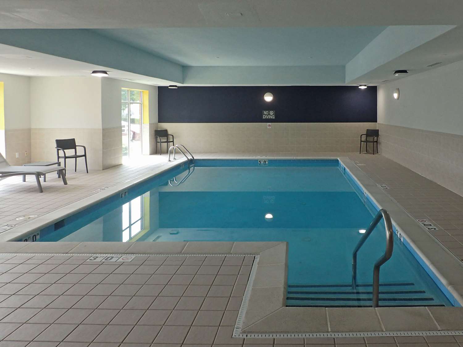 Comfort Inn & Suites Hampton Near Coliseum 3/7