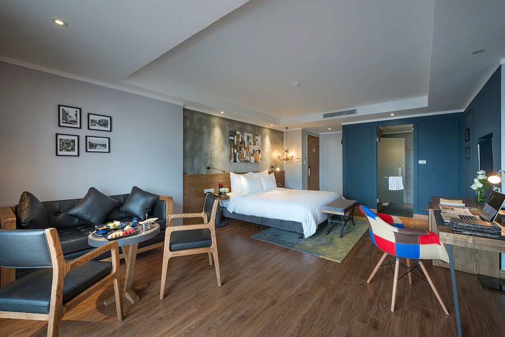 Bespoke Trendy Hotel Hanoi 16/50