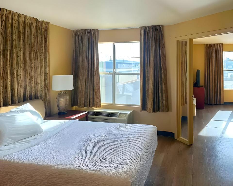 Upgrade, Efficiency, Suite, 3 Double Beds