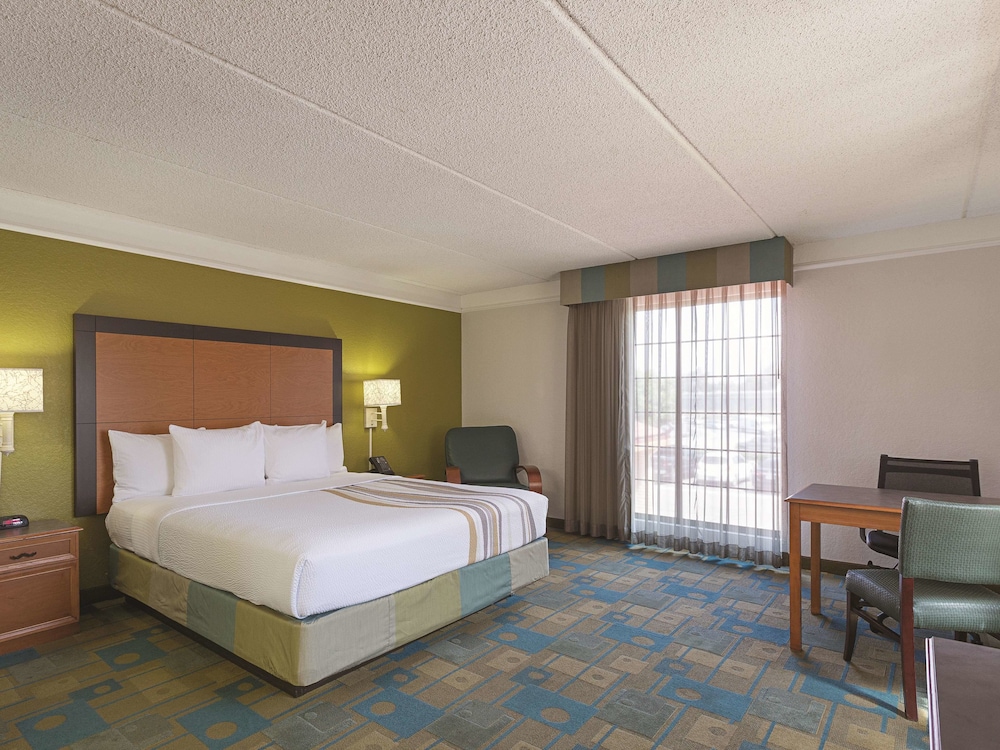 La Quinta Inn by Wyndham San Diego Chula Vista 12/39
