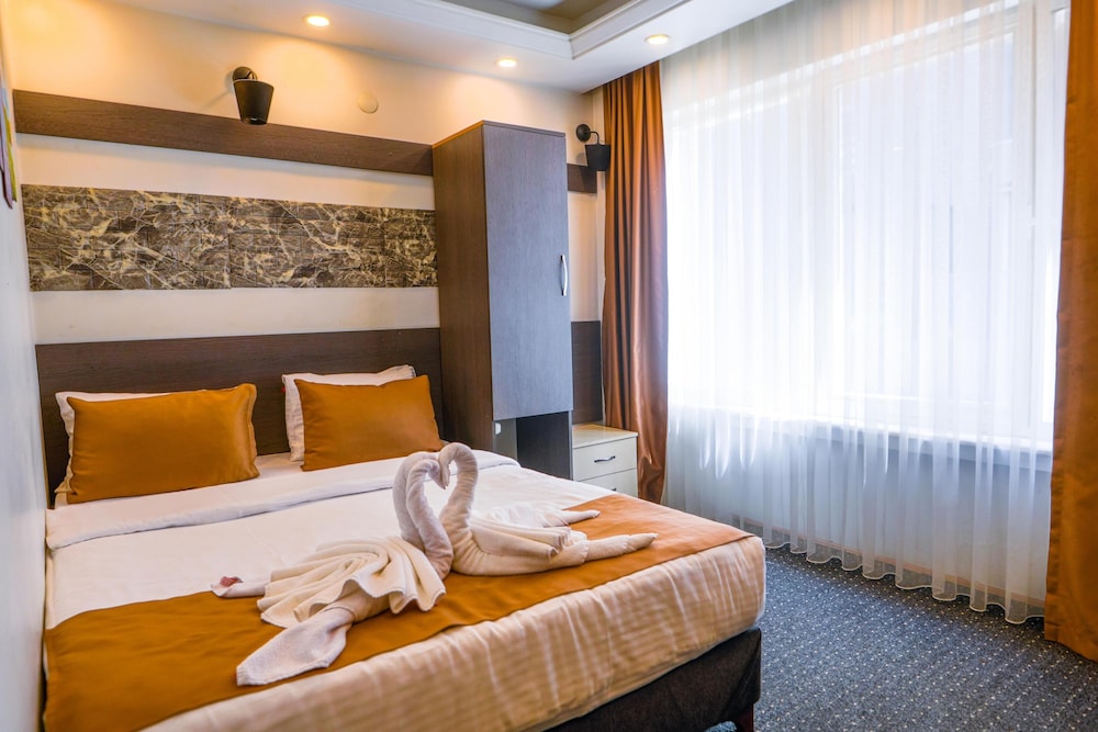 DELUXE, DOUBLE BED, CITY VIEW