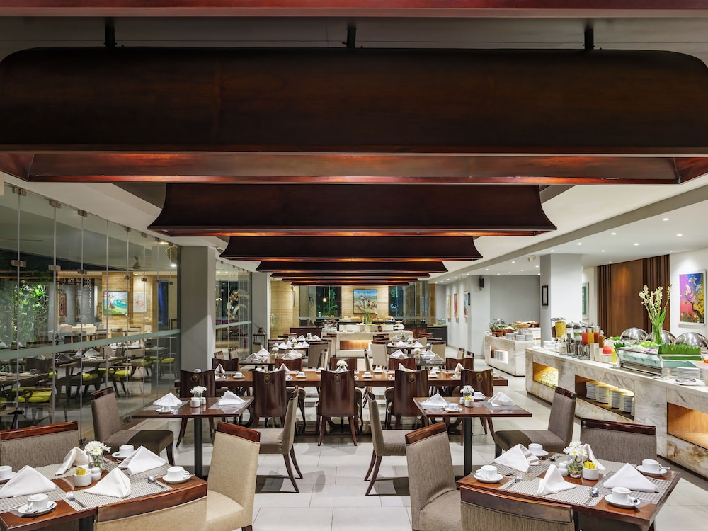 Hotel Santika Mataram 52/70