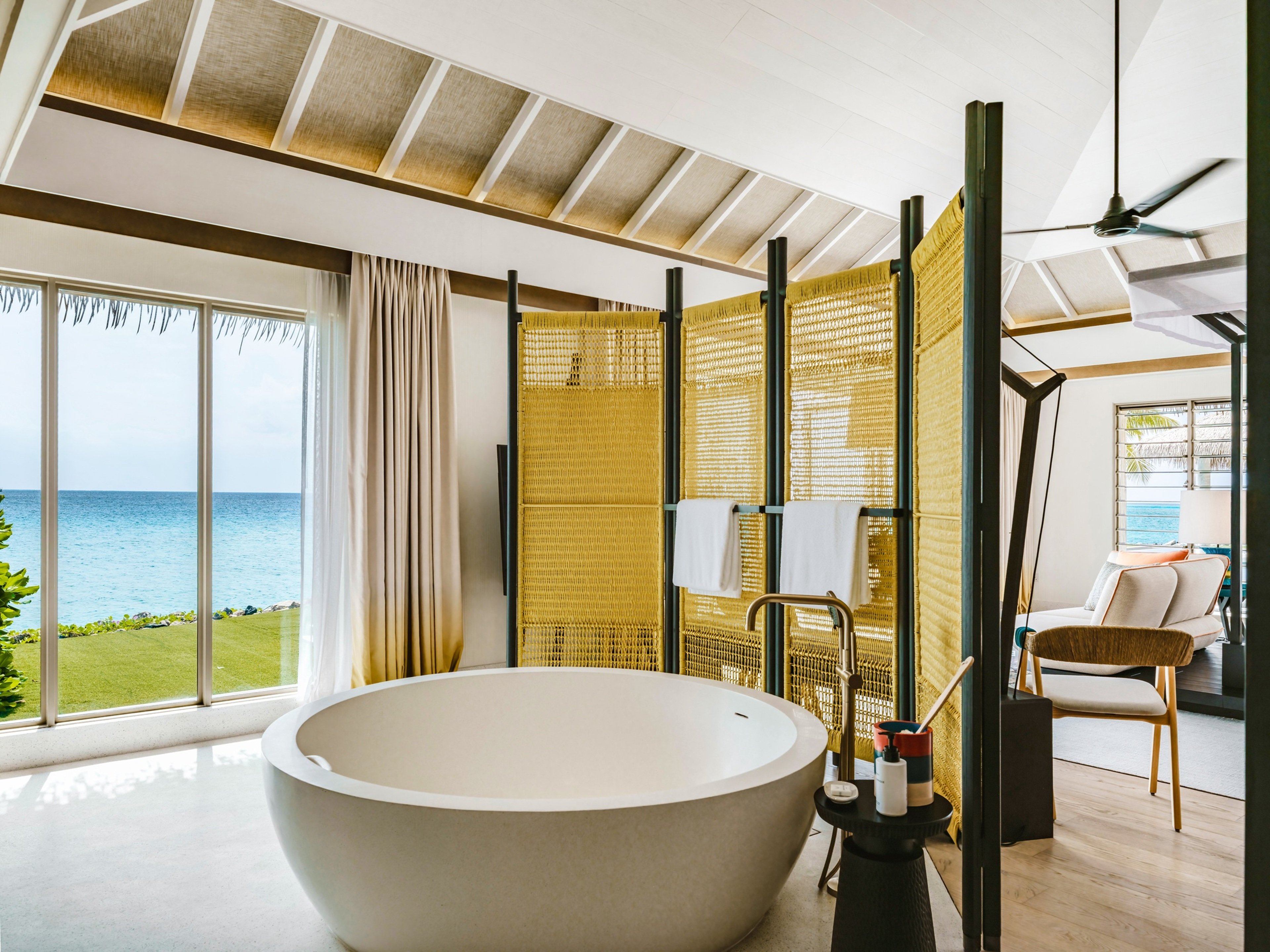Intercontinental Hotels Maldives Maamunagau Resort 55/55