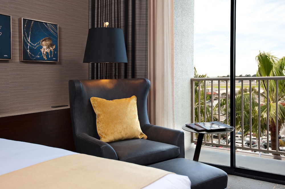Hyatt Regency Newport Beach West 24/78