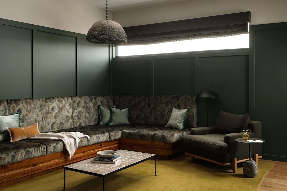 Albert Hotel 28/45