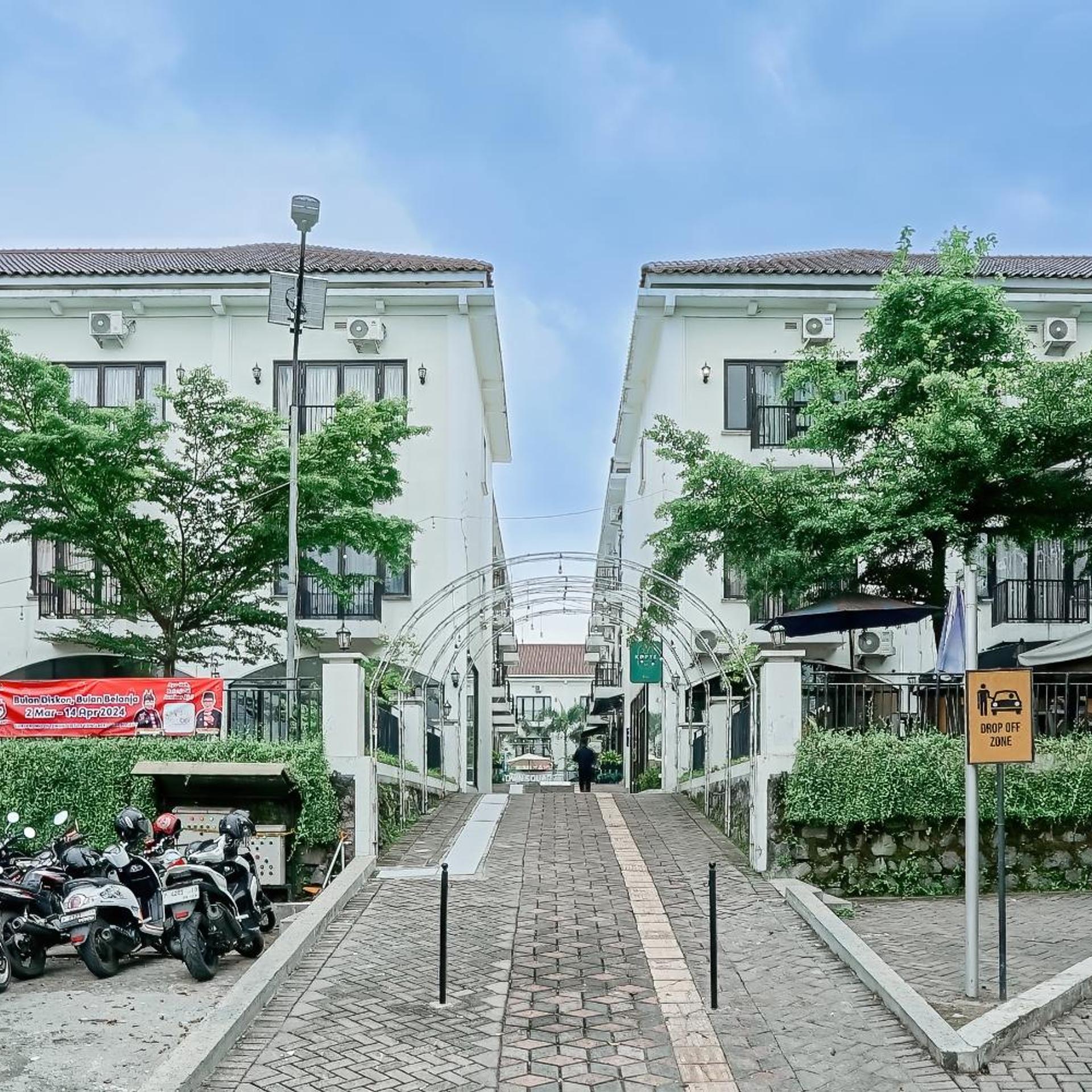 Jember Town Square Apartment by Calli Rooms 44/49