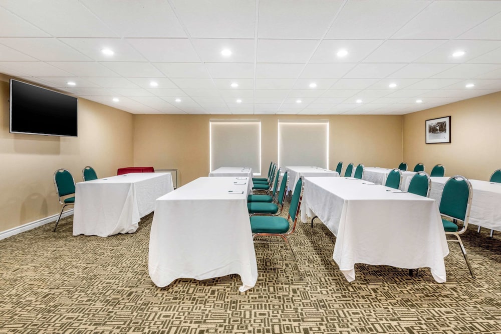 Quality Inn and Suites Brampton 43/47