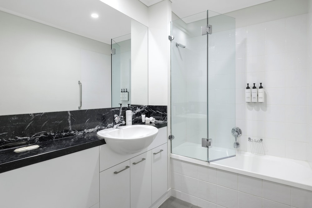 2 Bedrooms, Executive, Apartment, Queen and Twin Beds, 2 Bathrooms 7/10