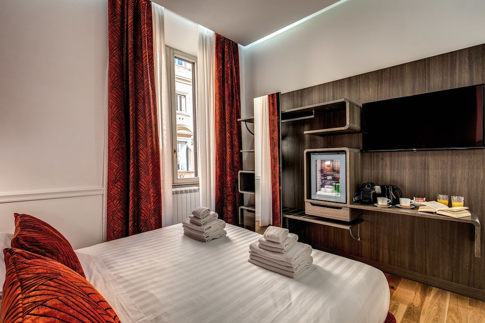 DELUXE, DOUBLE OR TWIN BED