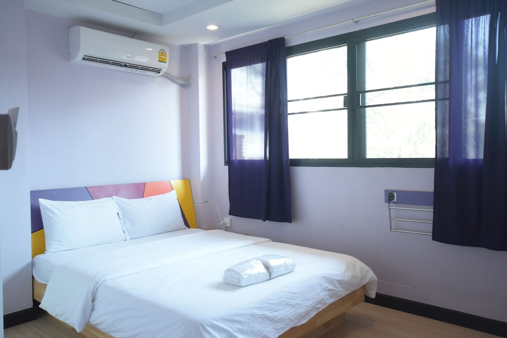 ROOM, DOUBLE BED, SHARED BATHROOM