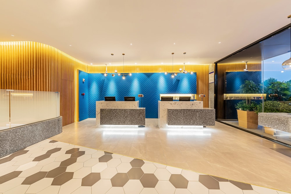 Holiday Inn Express Yichang Riverside 5/81