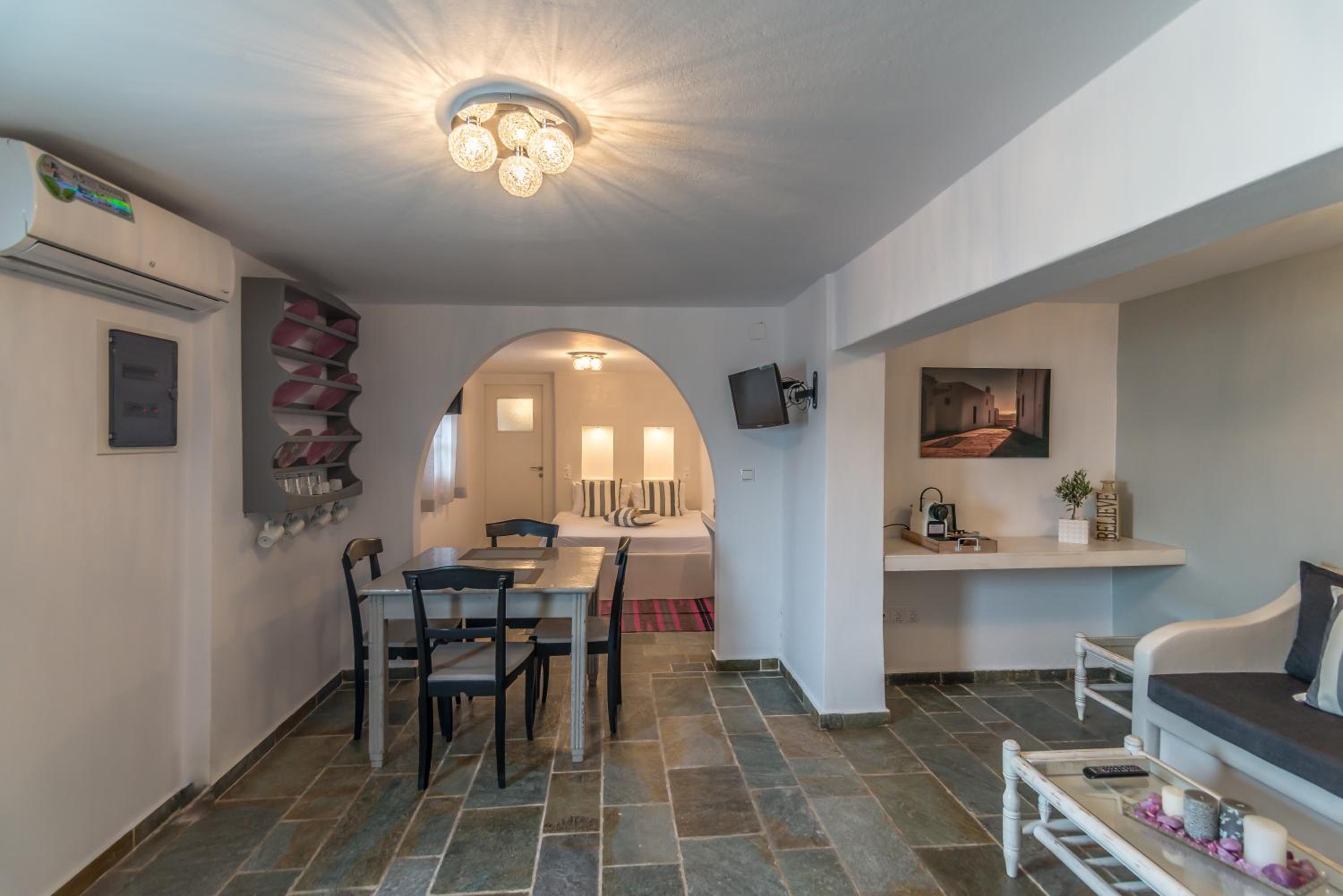 Eiriana Luxury Suites 43/60