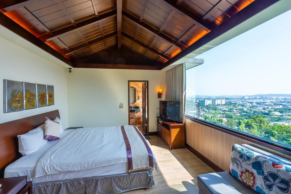 Azure Villa 13/41