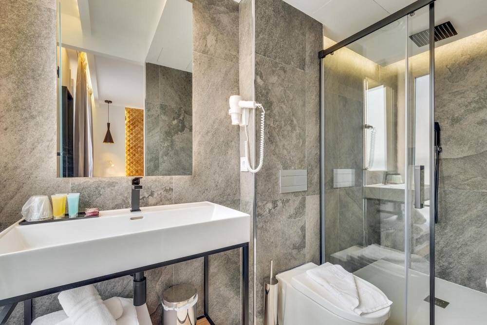 HOTEL BEAUSEJOUR 18/29
