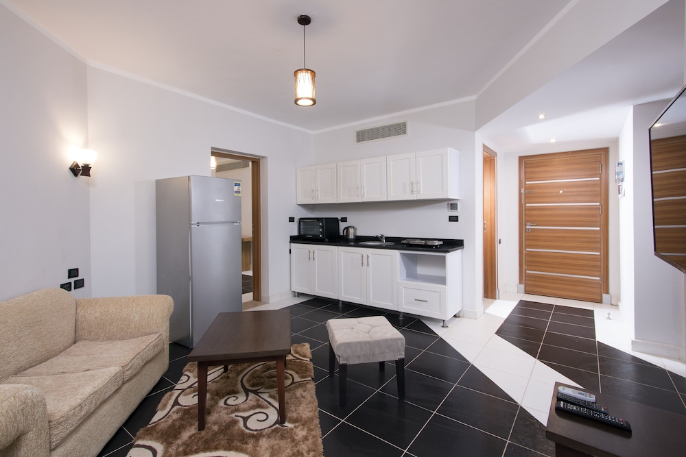 Royal Beach Serviced Apartments 69/75