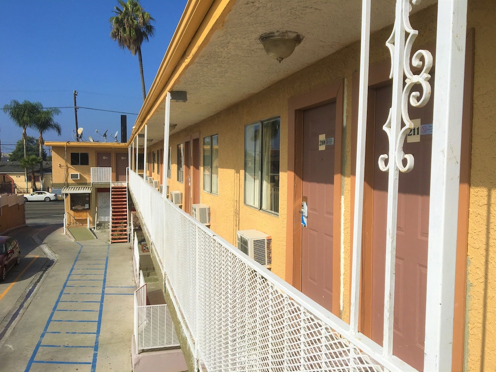 4 Star Motel 2/35
