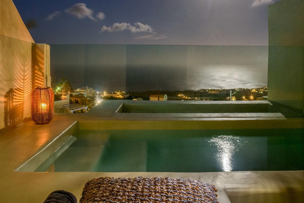 Divelia East Suites 42/48