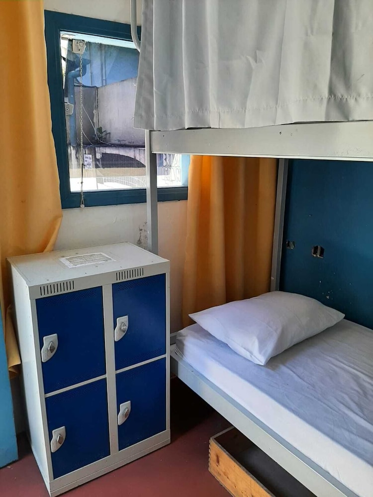 Female Dorm, Female Only, 4 Beds, 2 Bunk Beds