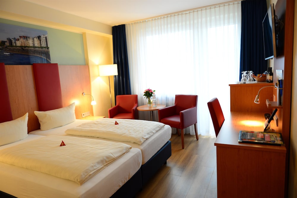 Hotel National Dusseldorf 7/36