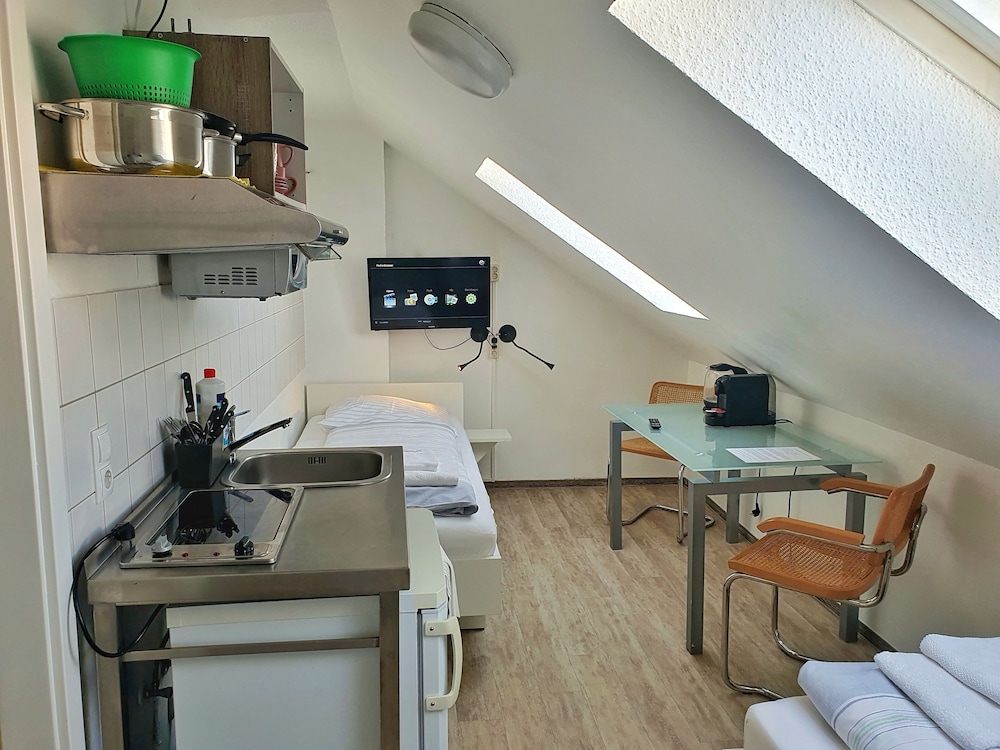 B & L Hostel 26/50