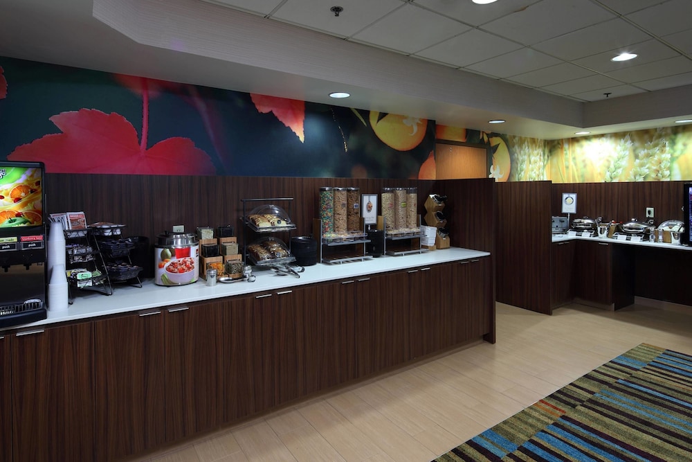 Fairfield Inn & Suites Newark Liberty International Airport 23/38