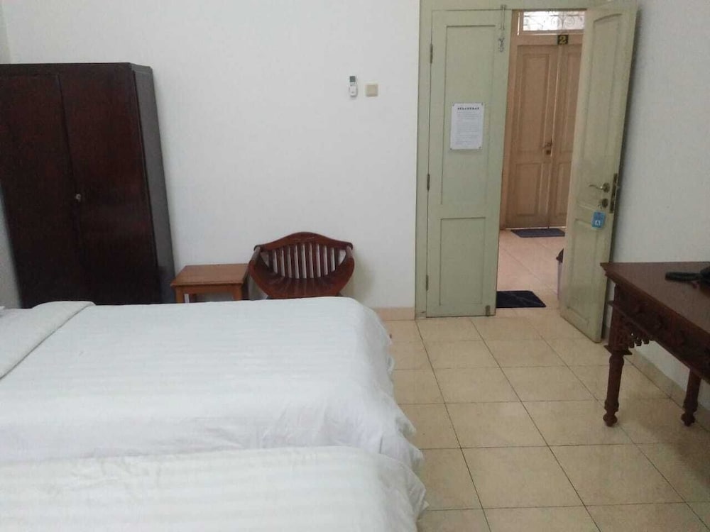 Hotel Besar Purwokerto 10/50