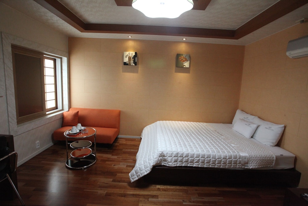 CNN Hotel 6/50