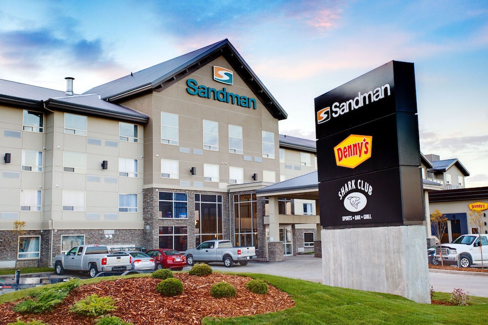 Sandman Hotel & Suites Calgary South 2/65