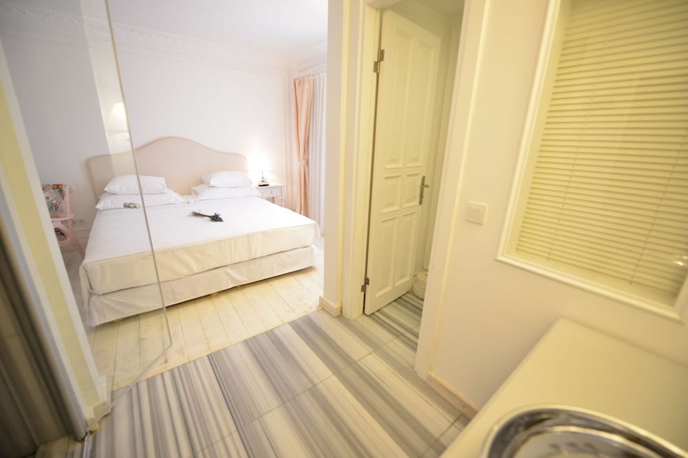 Vintage Hotel 50/50