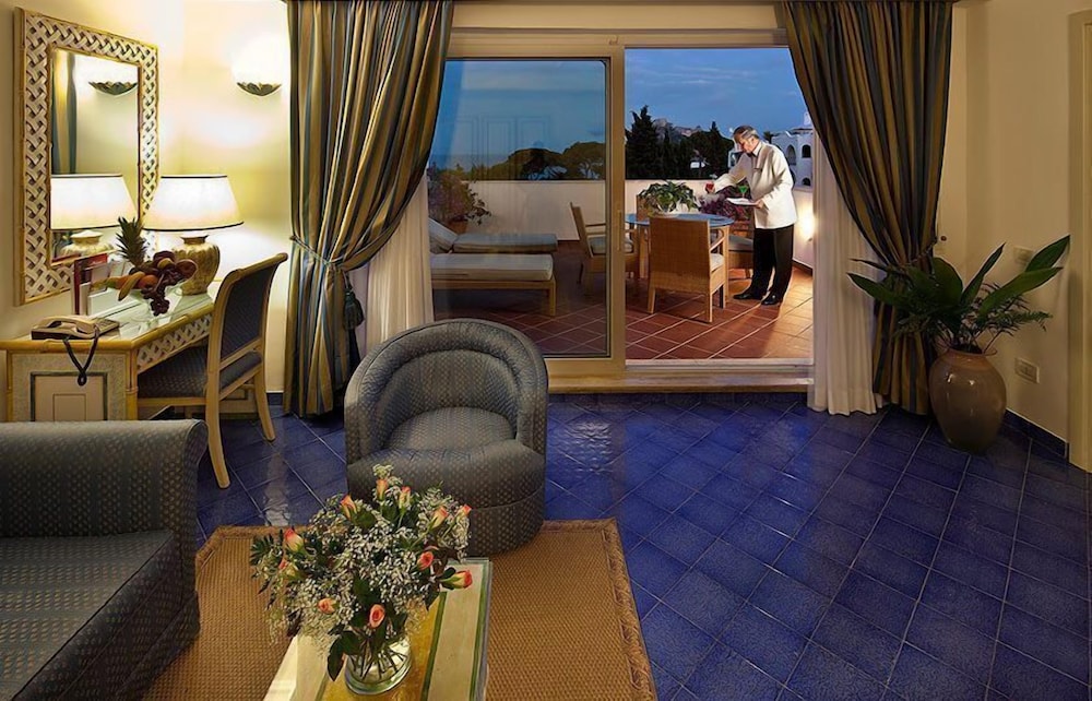 GRAND HOTEL IL MORESCO 56/72
