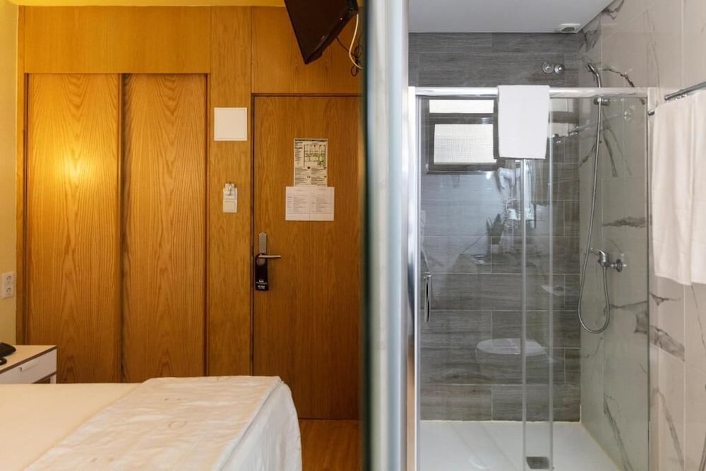 Room, Single, Single Bed, Universal Hotel 3/3