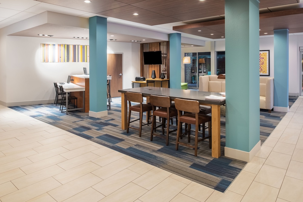 Holiday Inn Express Suites Kingdom City 4/53