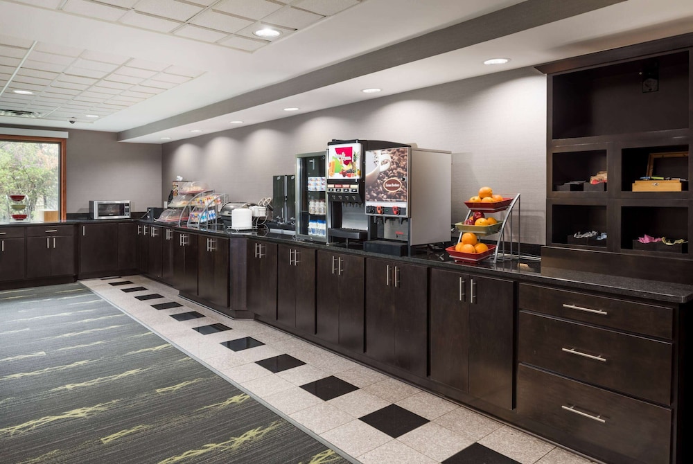 Wingate by Wyndham Columbia 3/32