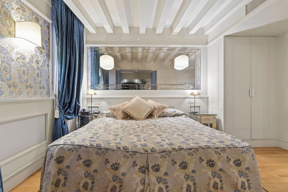 Deluxe, Suite, Double Bed, Station View, Sauna, Terrace, Hot Tub