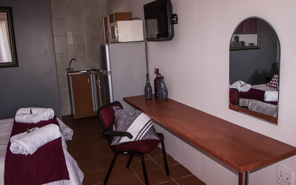Oppi Hoek Guesthouse 21/26