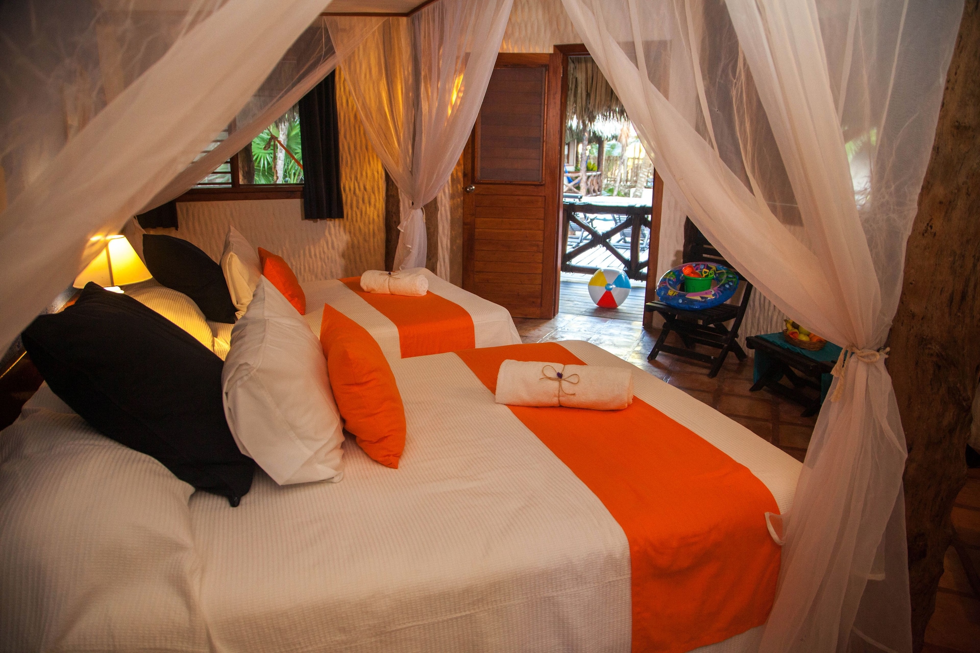 Bungalow, 2 Double Beds, Pool View