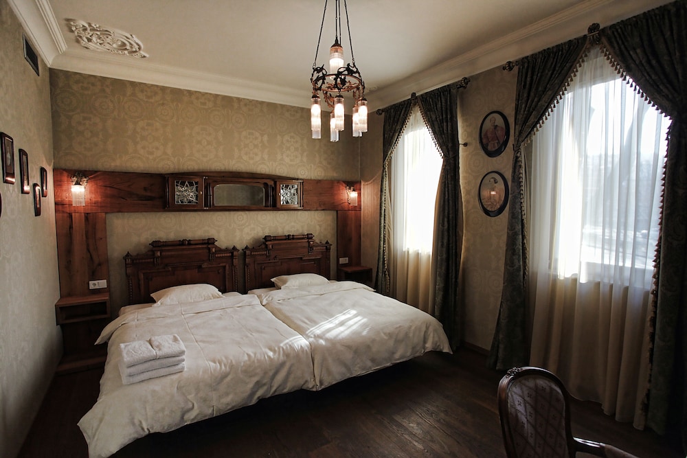 SUPERIOR, TWIN BEDS
