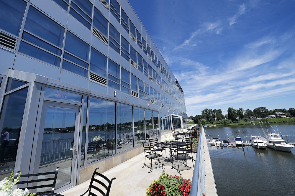 The Oyster Point Hotel 4/43