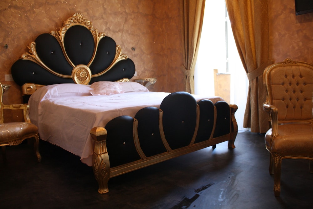 Pope's Suites 28/50